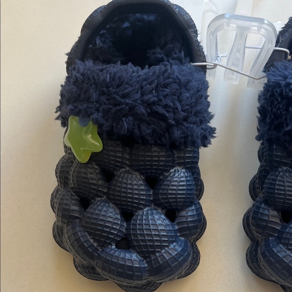 Kids Fuzzy Navy Crocs with glow in the dark stars. Perfect to wear for Halloween - Picture 2 of 4